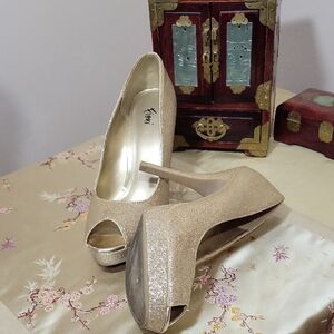 FIONI Clothing Sparkling Gold Peep Toe Heels
